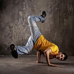 qq男生跳街舞头像图片_WWW.WHOISQQ.COM