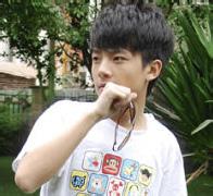 男生模糊身影头像图片_WWW.WHOISQQ.COM
