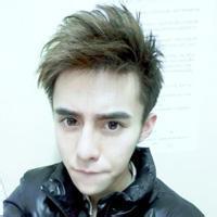 嬉皮笑脸的男生头像图片_WWW.WHOISQQ.COM