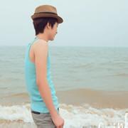 竖起中指的男生头像图片_WWW.WHOISQQ.COM