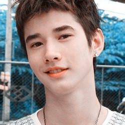 qq头像图片男生马里奥_WWW.WHOISQQ.COM