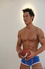 坚强强壮的男生头像图片_WWW.WHOISQQ.COM
