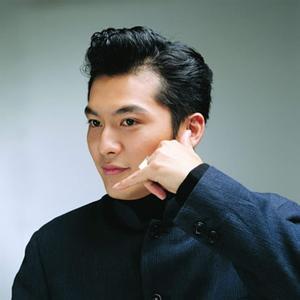 坚强强壮的男生头像图片_WWW.WHOISQQ.COM