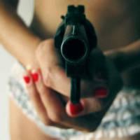 欧美男生持枪头像图片_WWW.WHOISQQ.COM