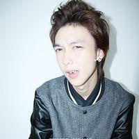 qq头像图片男生戴耳钉图片_WWW.WHOISQQ.COM