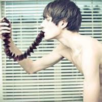 qq男生伤感半身头像图片_WWW.WHOISQQ.COM