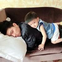 抱星球男生头像图片_WWW.WHOISQQ.COM