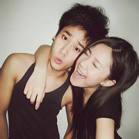 qq头像图片男生逗狗_WWW.WHOISQQ.COM