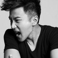 抱星球男生头像图片_WWW.WHOISQQ.COM