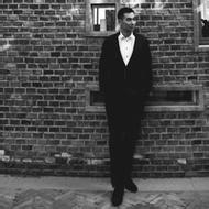 成熟qq男生头像图片大图_WWW.WHOISQQ.COM
