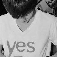 男生黑白柔美头像图片_WWW.WHOISQQ.COM