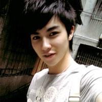 qq头像图片男生半个头男生_WWW.WHOISQQ.COM