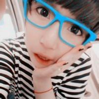 qq男生萌戴眼镜头像图片_WWW.WHOISQQ.COM