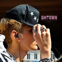 抱星球男生头像图片_WWW.WHOISQQ.COM