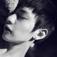 酷帅黑白男生头像图片_WWW.WHOISQQ.COM