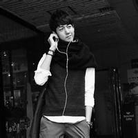 谈钢琴的男生头像图片_WWW.WHOISQQ.COM