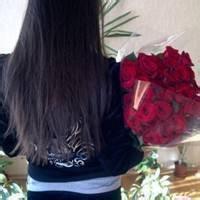 男生献花示爱的qq头像图片_WWW.WHOISQQ.COM