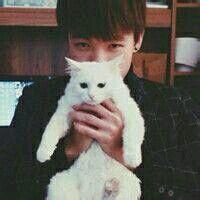 qq头像图片大全男生抱着猫_WWW.WHOISQQ.COM