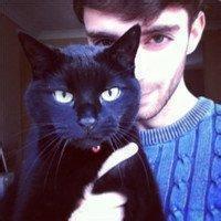 qq头像图片大全男生抱着猫_WWW.WHOISQQ.COM