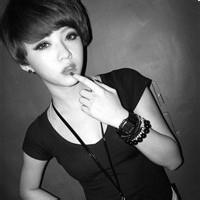 qq男生拽头像图片黑白抽烟_WWW.WHOISQQ.COM