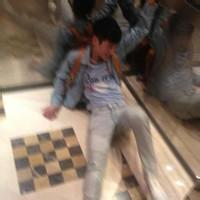 qq头像图片迷茫男生_WWW.WHOISQQ.COM