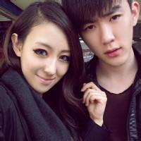 女生抱男生头像图片_WWW.WHOISQQ.COM