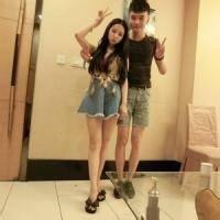 女生抱男生头像图片_WWW.WHOISQQ.COM