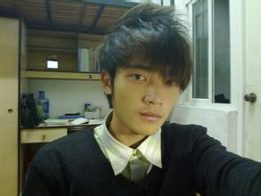 男生憨笑头像图片_WWW.WHOISQQ.COM