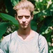 qq街景男生头像图片_WWW.WHOISQQ.COM