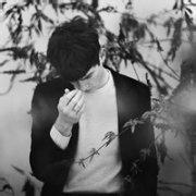 qq街景男生头像图片_WWW.WHOISQQ.COM