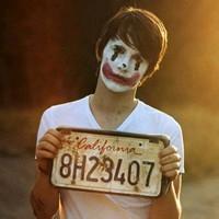 qq皮肤男生傻子头像图片_WWW.WHOISQQ.COM