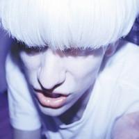 男生白色头像图片_WWW.WHOISQQ.COM