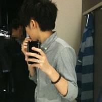 男生头像图片低着头_WWW.WHOISQQ.COM