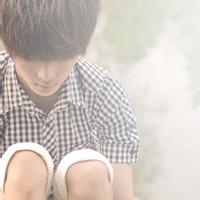 男生头像图片低着头_WWW.WHOISQQ.COM