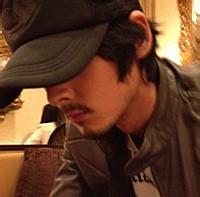 沧桑头像图片 男生_WWW.WHOISQQ.COM