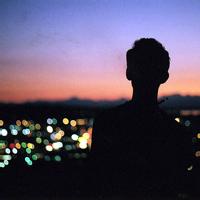 孤独男生寂寞背影头像图片_WWW.WHOISQQ.COM