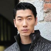 qq男生长腿头像图片_WWW.WHOISQQ.COM