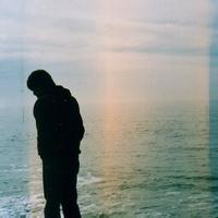 在大海上的男生头像图片_WWW.WHOISQQ.COM