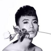 qq头像图片男生下着雨_WWW.WHOISQQ.COM