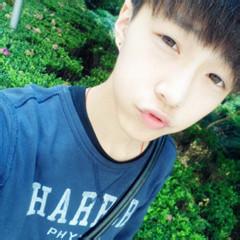 撅嘴男生头像图片_WWW.WHOISQQ.COM