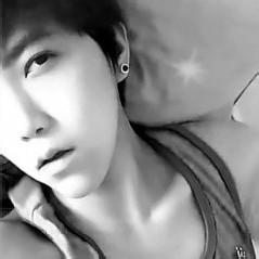 黑底男生头像图片_WWW.WHOISQQ.COM