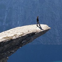 qq头像图片意境海里男生_WWW.WHOISQQ.COM