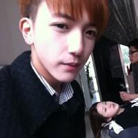 男生自拍头像图片_WWW.WHOISQQ.COM