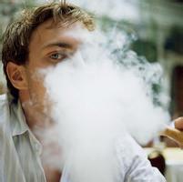个性网男生吸烟头像图片_WWW.WHOISQQ.COM