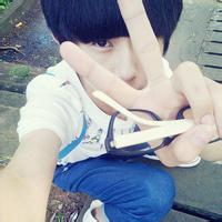 lomo风格男生头像图片_WWW.WHOISQQ.COM