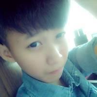 男生花臂在酒吧的头像图片_WWW.WHOISQQ.COM