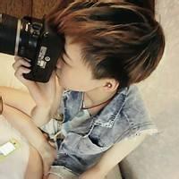 男生花臂在酒吧的头像图片_WWW.WHOISQQ.COM