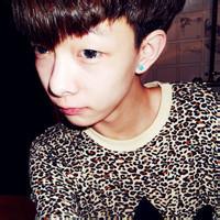 相框式男生头像图片_WWW.WHOISQQ.COM