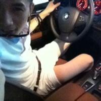 男生花臂在酒吧的头像图片_WWW.WHOISQQ.COM
