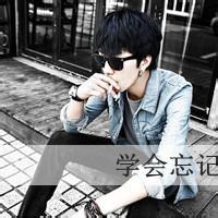 男生在海边蹲着的头像图片_WWW.WHOISQQ.COM